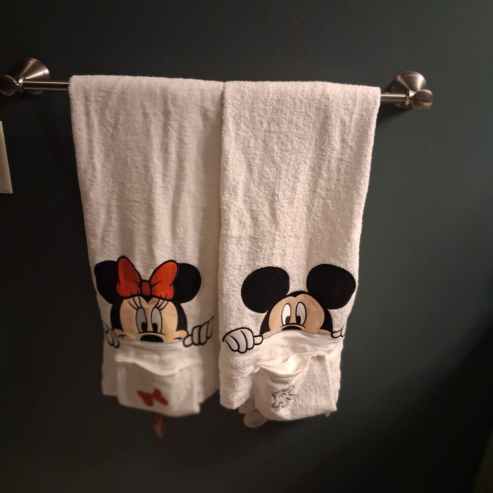 Disney Parks nwt bath towels 24x48 + wash cloths Minnie Mickey Mouse